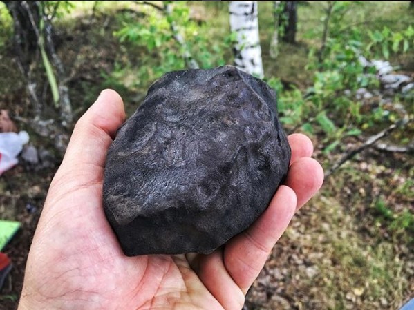 Все более крупные осколки липецкого метеорита продолжают находить под Ельцом