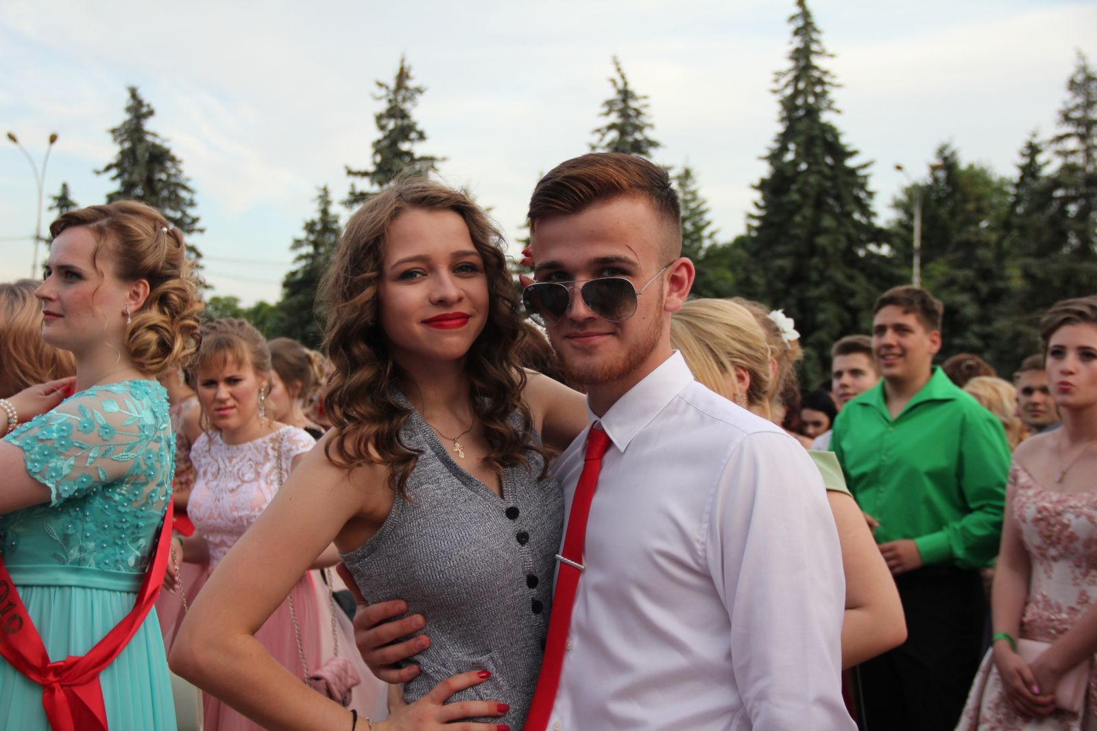 Красивые пары выпускного в Липецке (фото)