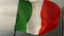 Итальянским спасателям запретили помогать беженцам