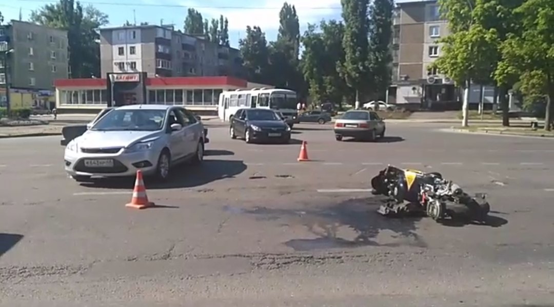В центре Липецка сбили мотоциклиста (ВИДЕО)