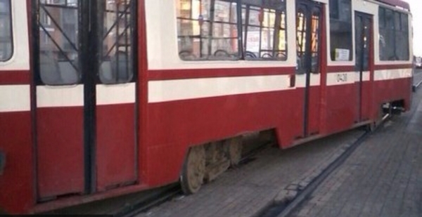 В Саратове под колесами трамвая погиб пожилой мужчина‍