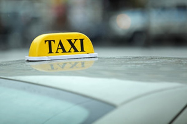 Таксист устроил ДТП на парковке администрации Приморья