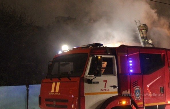 В ночном пожаре в Липецкой области пострадали два человека