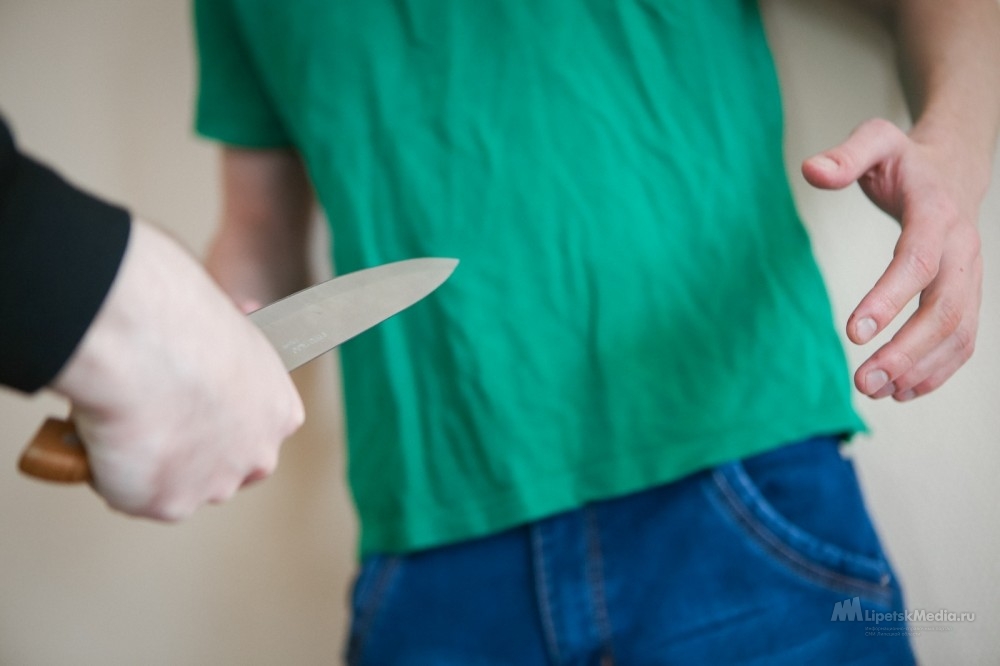 Подросток порезал ножом друга