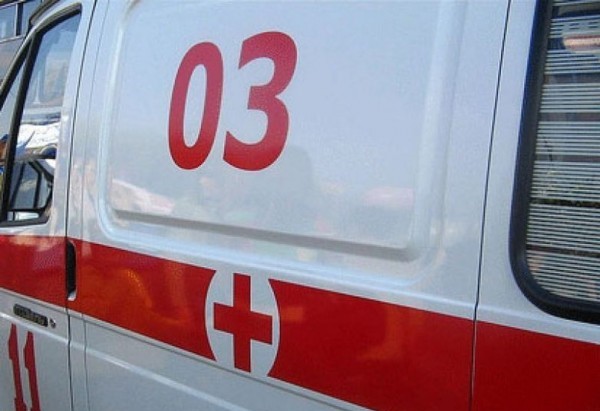 В Красноярске неадекватный полуголый гражданин бросался на автомобили