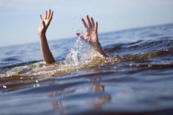 Двое жителей Башкирии спасли из воды женщину с двумя детьми