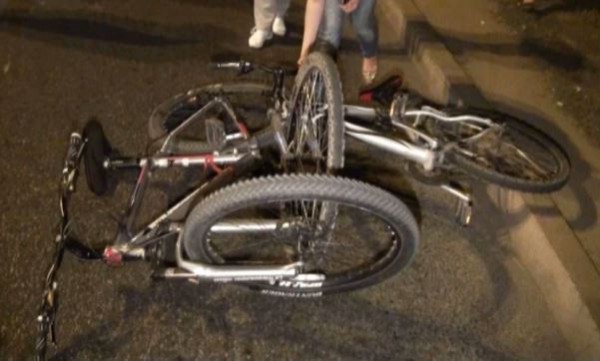 В Саратовской области на трассе погиб велосипедист