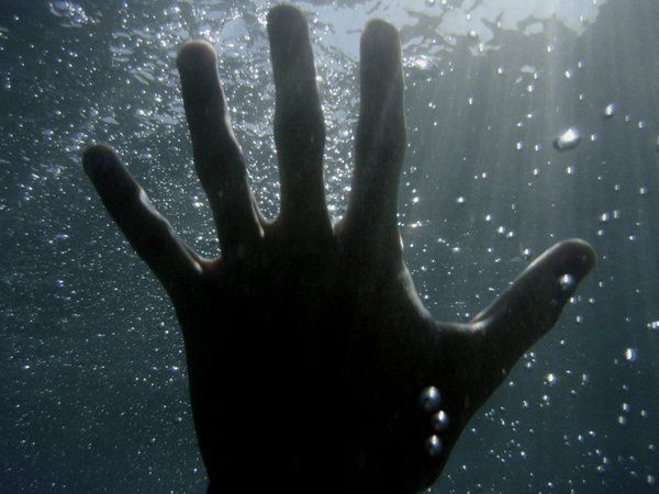 В Гайнах местные жители выйдут на поиски утонувшей 20-летней женщины
