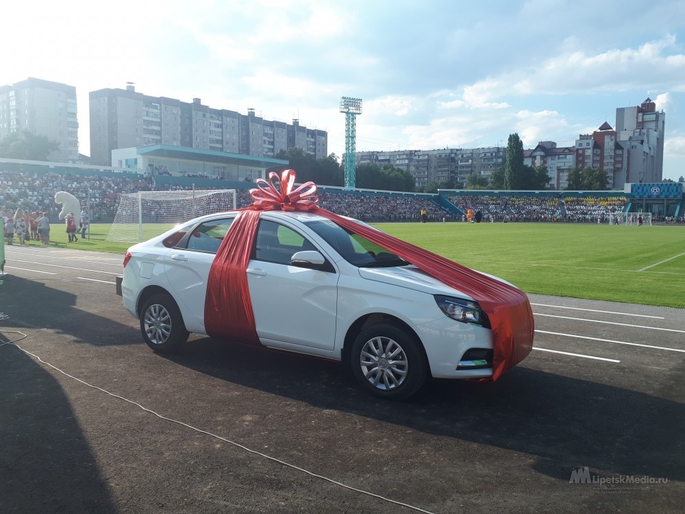 Розыгрыш автомобиля на стадионе «Металлург» закончился скандалом
