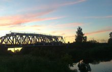 В Ярославской области подросток упал с железнодорожного моста