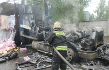 В Заволжском районе Ярославля дотла сгорел автомобиль
