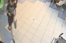 В Ярославле парень утащил из торгового центра чужой пакет с женскими босоножками