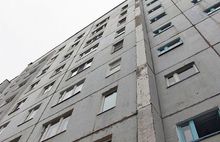 В Рыбинске из окна многоэтажки выпала 93-летняя женщина