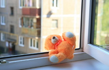 В Рыбинске из окна на 7 этаже выпала годовалая девочка