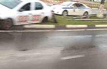 Видео: в Ярославле очередное такси «Тройка» попало в ДТП