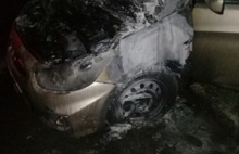 В Ярославле ночью опять тушили горевший автомобиль