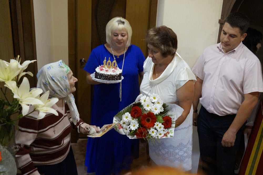 В Липецкой области долгожительница отметила 100-летний юбилей