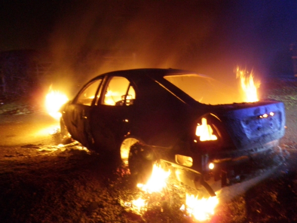 Ночью в Барнауле после взрыва сгорели две машины