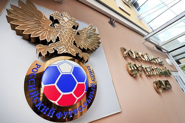 Клубы премьер-лиги оштрафовали на 400 тысяч рублей