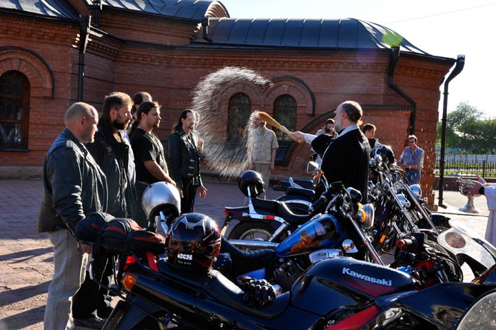 Мотоциклы «Ночных волков» освятили в Новосибирске