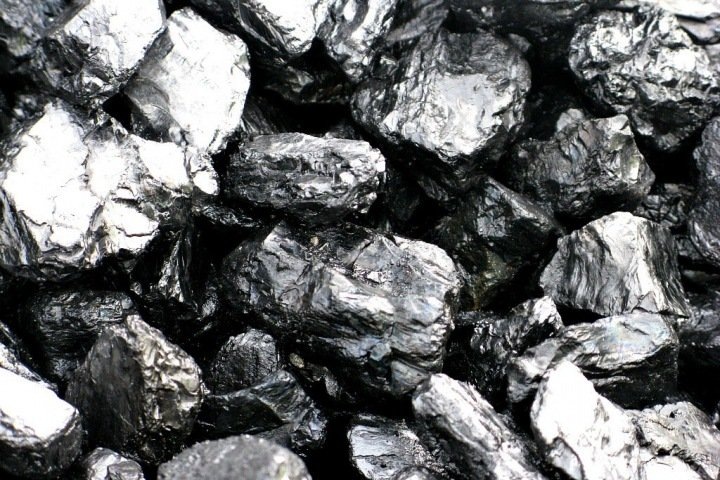 Добыча угля упала в России на 10% в апреле