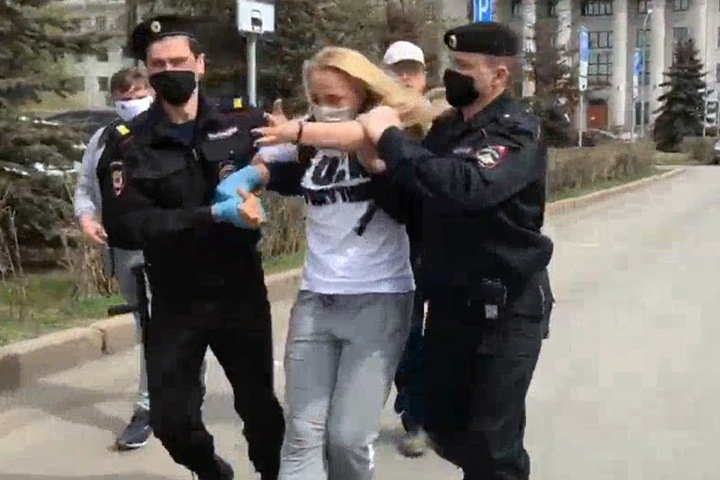 Участников акции против «общей самоизоляции» задержали в Красноярске