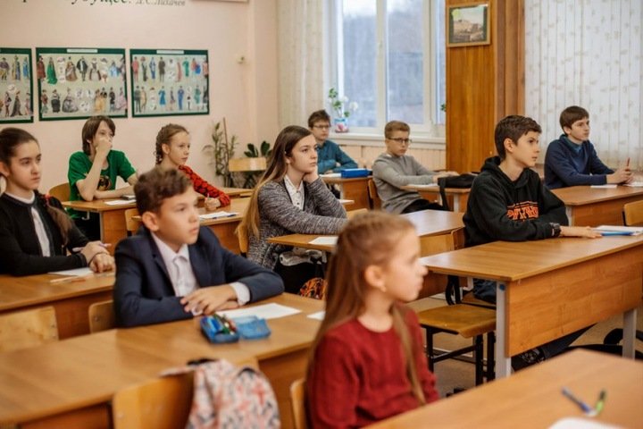 Новосибирские власти возложили на школы решения по окончанию учебного года