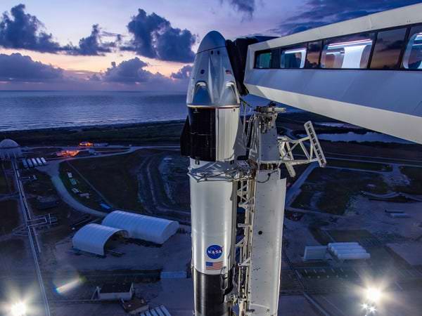 SpaceX запустила Crew Dragon с экипажем к МКС