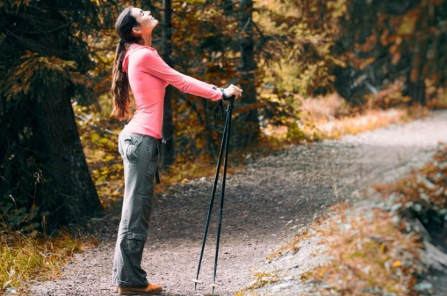Скандинавская ходьба: как с помощью палок восстановить работу лёгких и поднять иммунитет