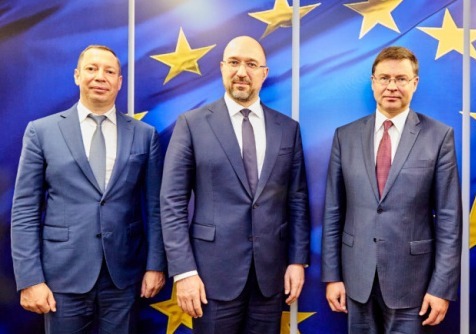 Все ради 1,2 млрд евро от ЕС: власть в Украине хочет вернуть космические зарплаты в набсоветы