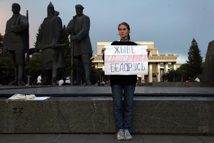 Новосибирцы провели пикеты в поддержку Белоруссии и против президента