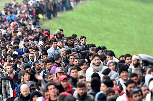 В поисках лучшей жизни: из каких стран мигранты массово едут в ЕС