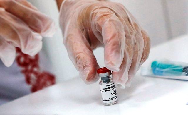ВИП-вакцинация: в Украине нелегально прививают от ковида