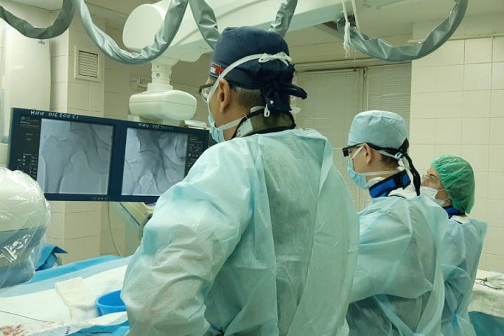 Кузбасские врачи первыми в России научились делать операции на сердце без переливания крови