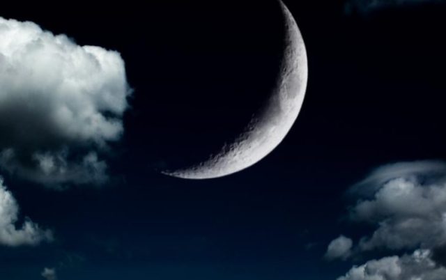 новая Луна и облака