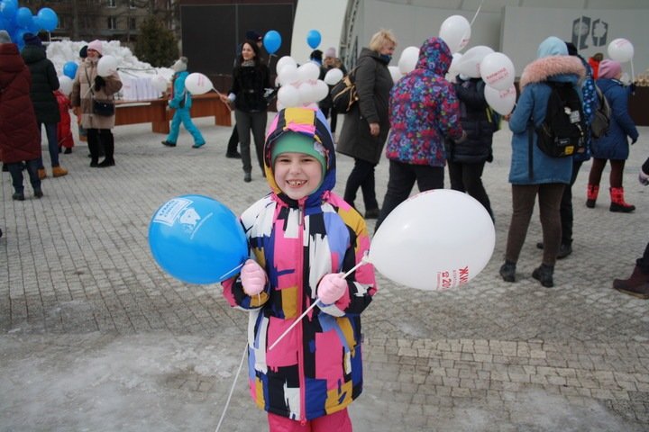 Флешмоб в поддержку детей с аутизмом прошел в Новосибирске