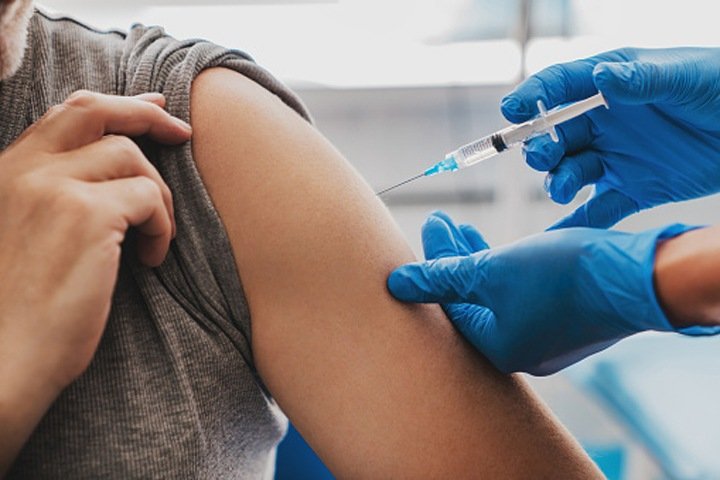 Новосибирца оштрафовали за слова о побочных эффектах вакцины от COVID-19