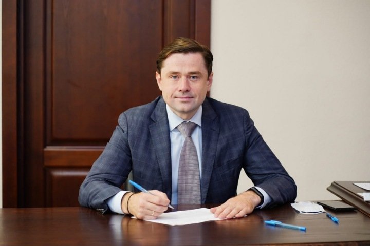 Лидер новосибирских эсеров сдал документы для выдвижения в Госдуму