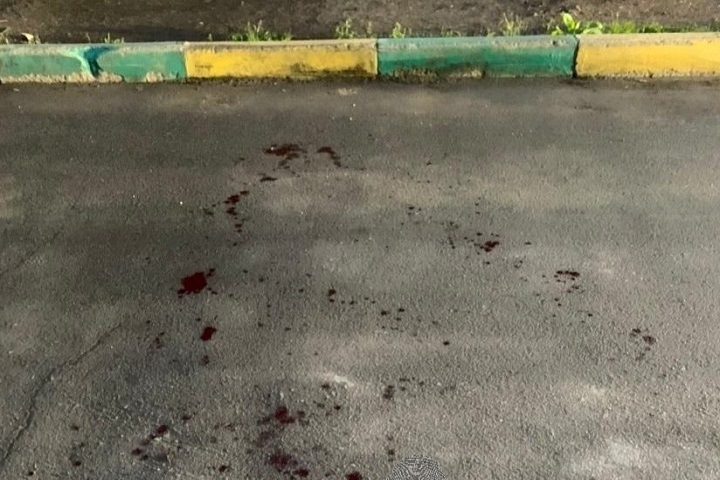 Пьяный новосибирец напал с ножом на мужчин на детской площадке
