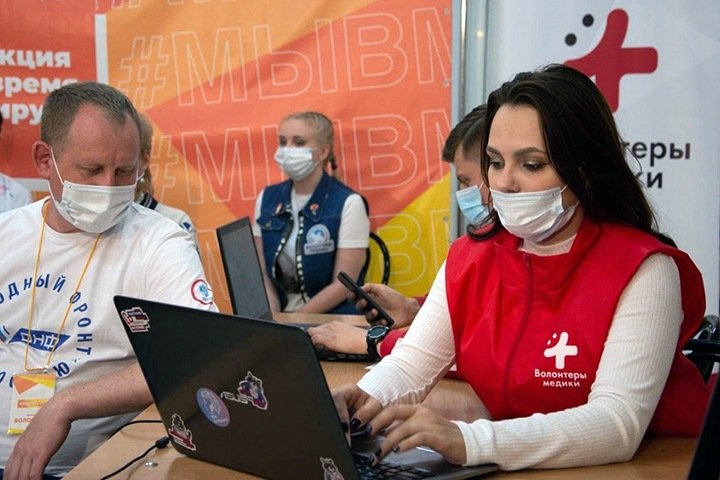 «ЕР» мобилизует волонтерские центры в регионах в связи с пиковой нагрузкой на систему здравоохранения