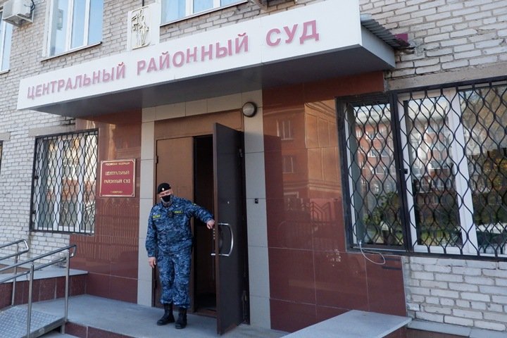 «Названо открытым, но закрыто». Как суд над кемеровским блогерам скрыли от СМИ из-за чекиста и ветерана МВД