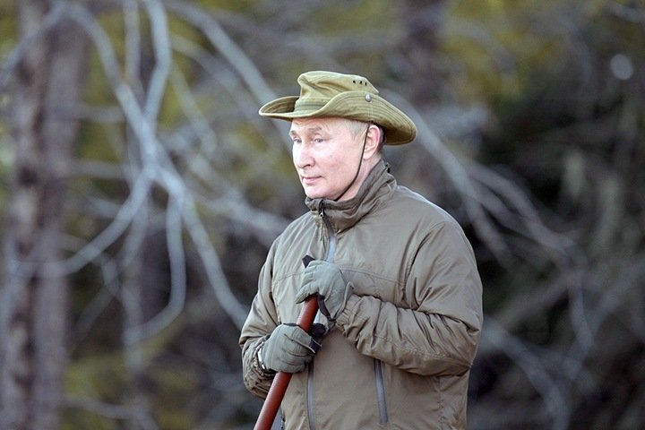Сколько стоит портрет Путина и что происходит с пенсиями. Числа недели