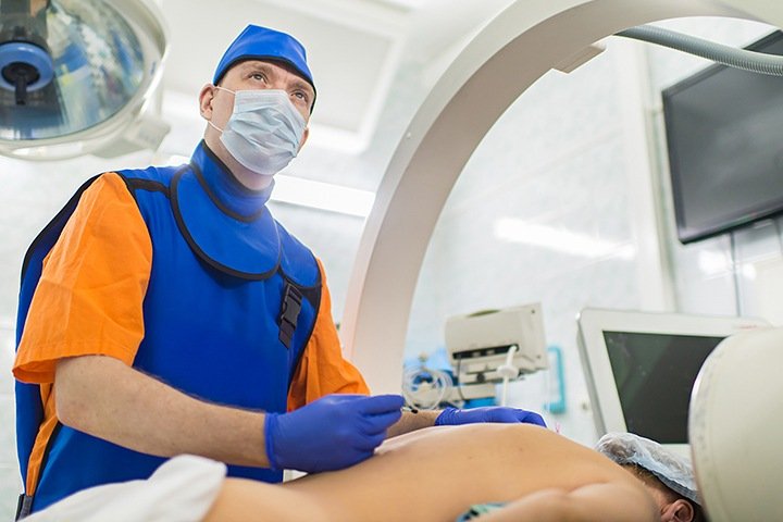 Новосибирские хирурги удалили гигантскую опухоль из груди пациентки