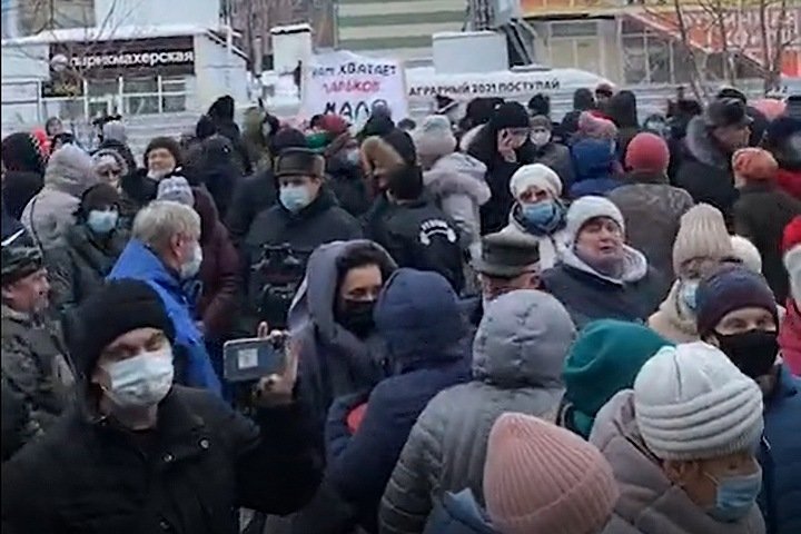 Жители микрорайонов Новосибирска вышли на митинг против застройки зоны под сквер