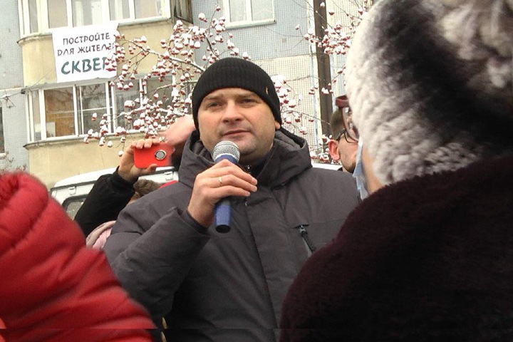 «20 тыс. подписей уже собрали»: новосибирский депутат возмутился строительством киосков вместо сквера