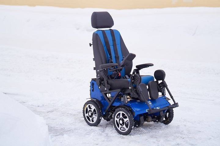 Россия не регистрирует созданные в Новосибирске инвалидные коляски-вездеходы. В Европе люди пользуются ими уже два года