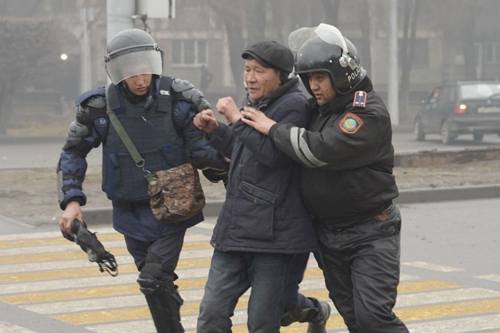 Протесты прокатились по Казахстану. Главное