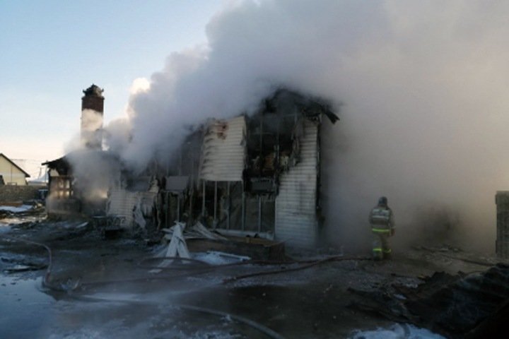 Число погибших при пожаре в доме под Иркутском выросло до пяти