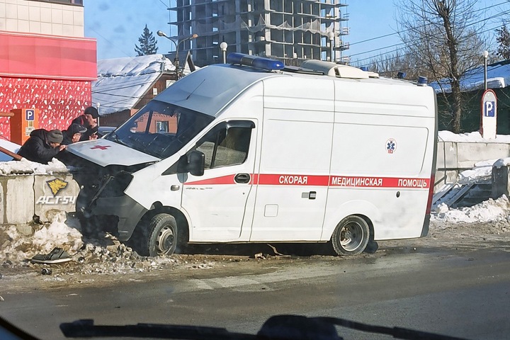 Врач пострадала в ДТП со скорой помощью в Новосибирске